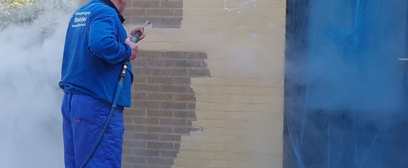 Nico Beentjes – Verf verwijderen van gevel